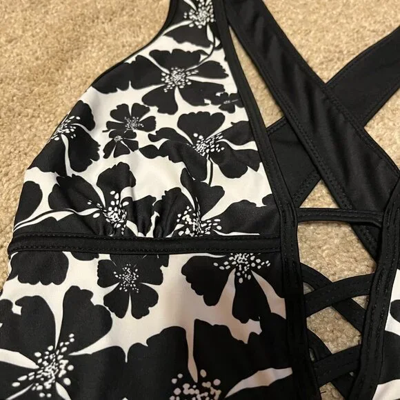 Hawaiian Floral Print One-Piece Lace-Up Bathing Suit - Picture 5 of 9